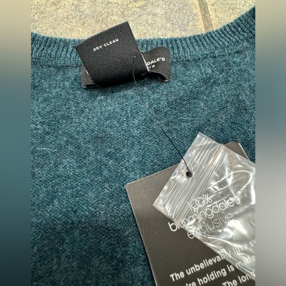 (NWT) Bloomingdale’s 100% Cashmere V Neck Sweater - Picture 6 of 9